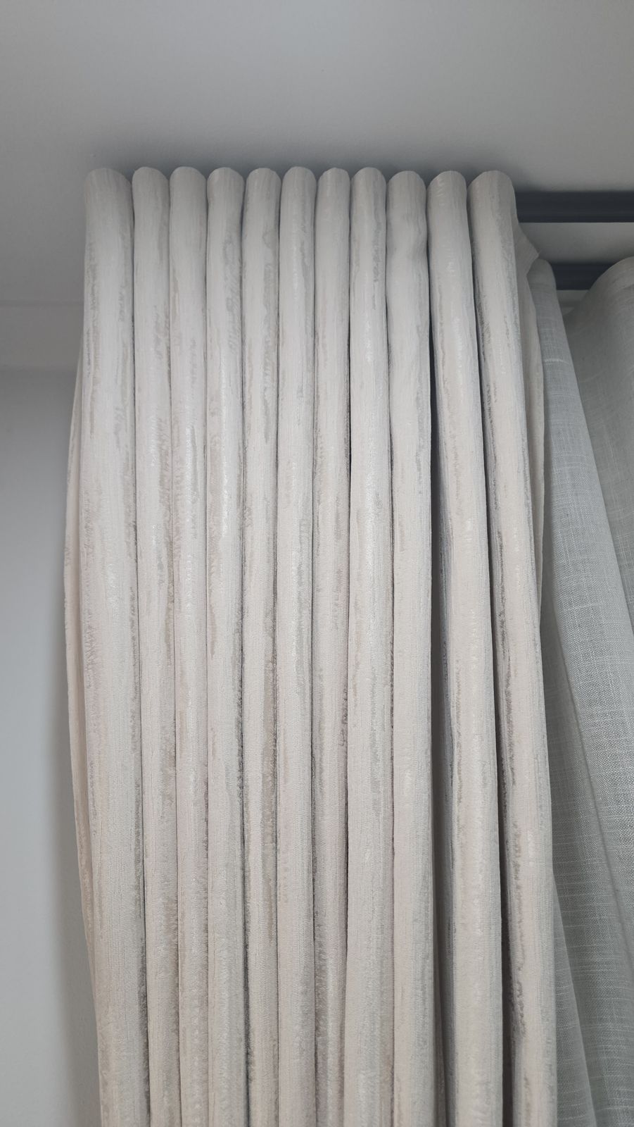 Wave fold curtains in chenille ivory
